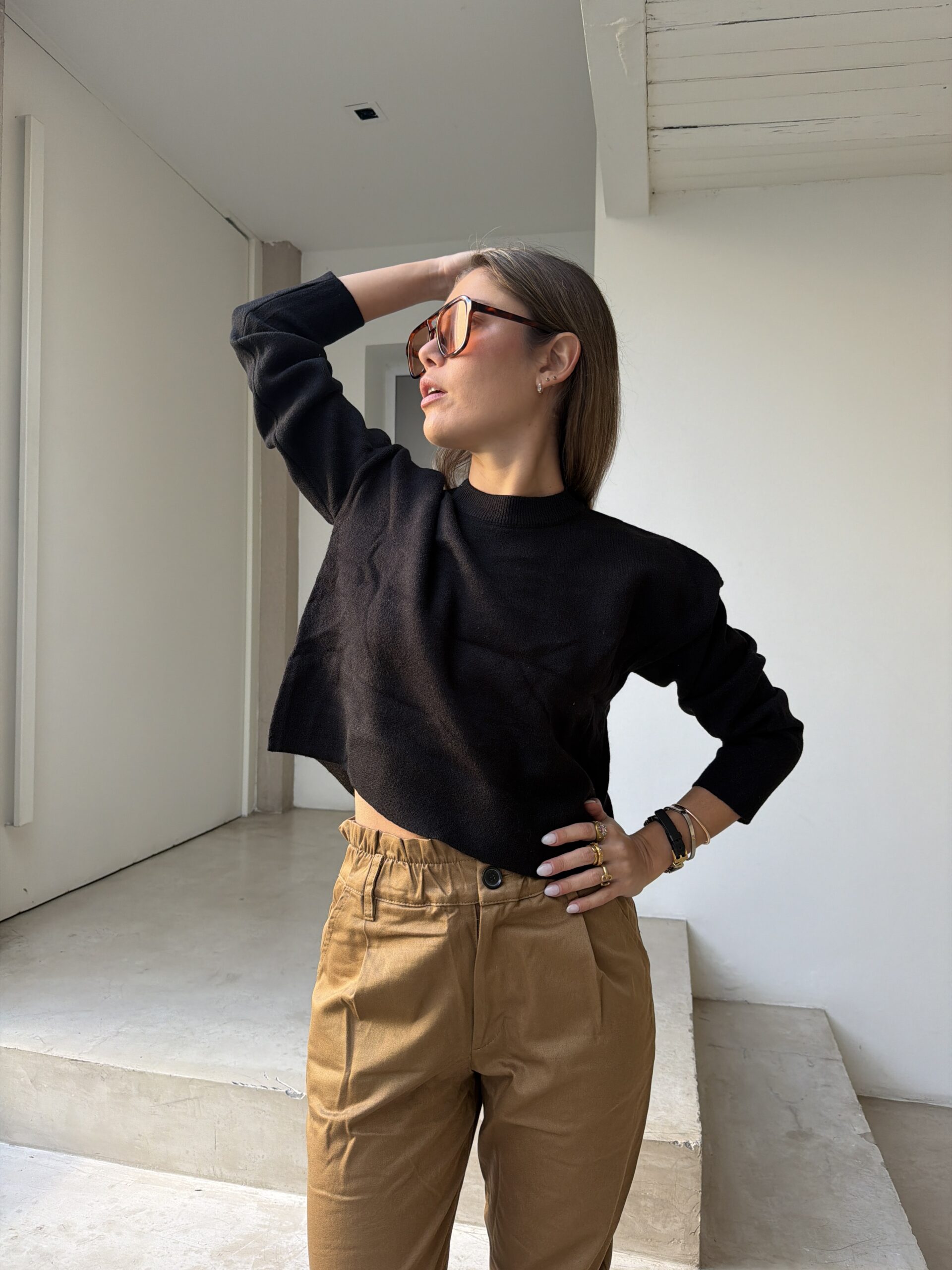 SWEATER BASIC CORTO NEGRO - Image 2