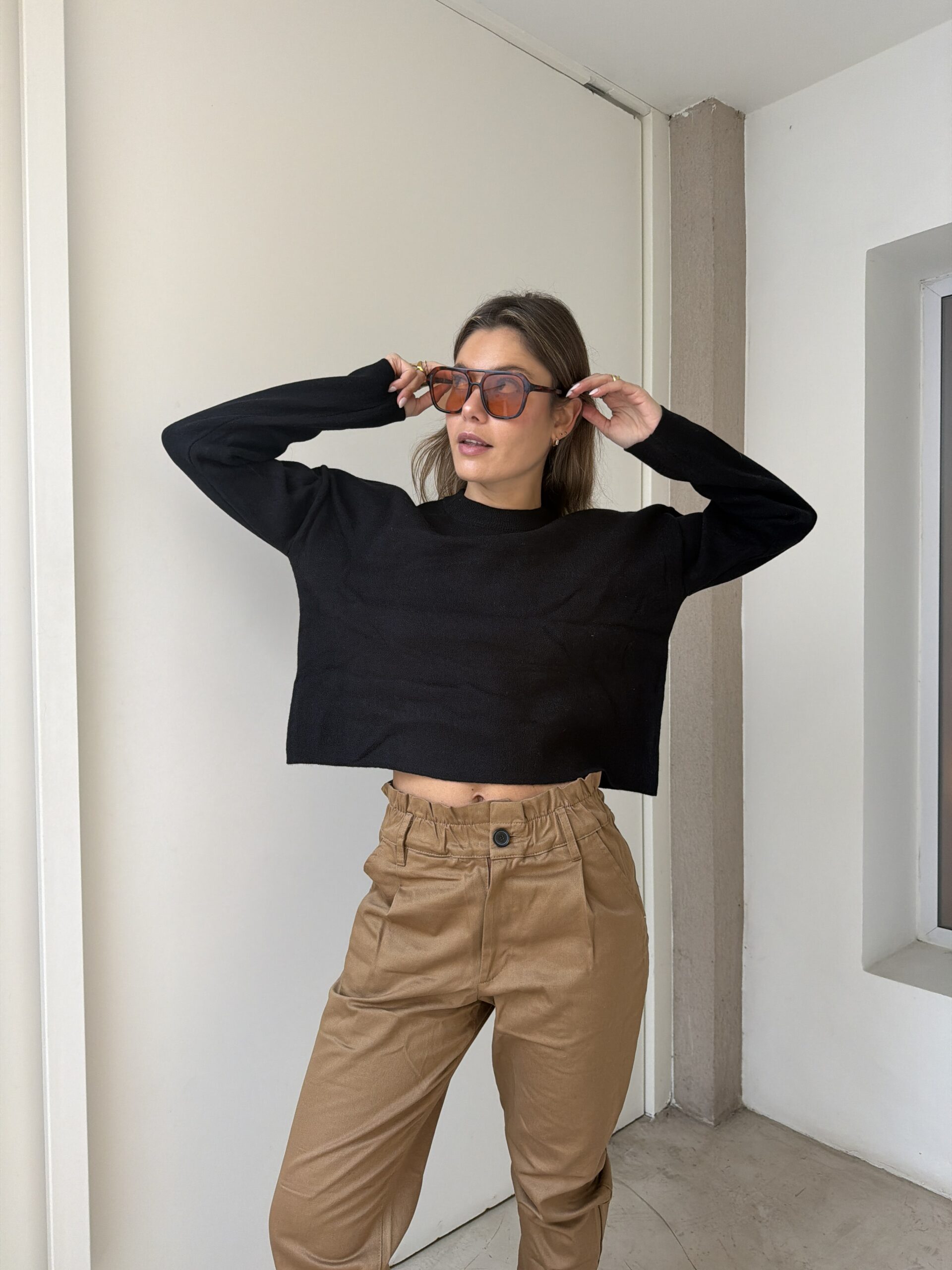 SWEATER BASIC CORTO NEGRO - Image 3